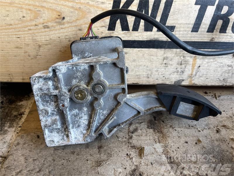 MAN MAN GAS PEDAL 81.25970-6100 Other components