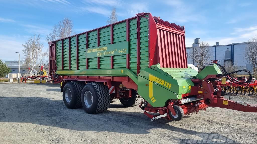 Strautmann GigaVitesse CFS 4402 Self loading trailers