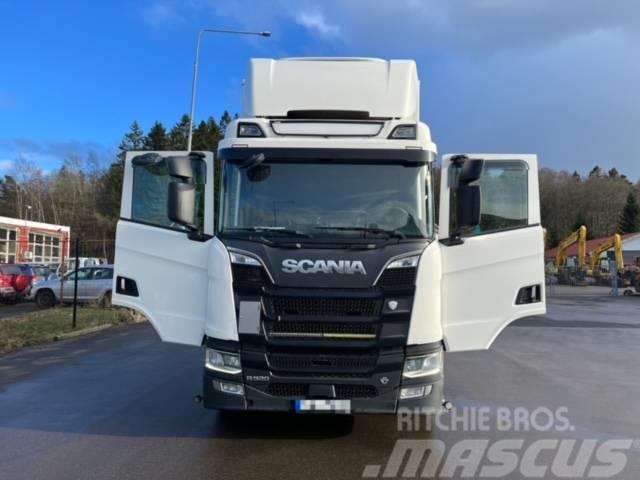 Scania R520 B6X2*4NB Temperature controlled trucks