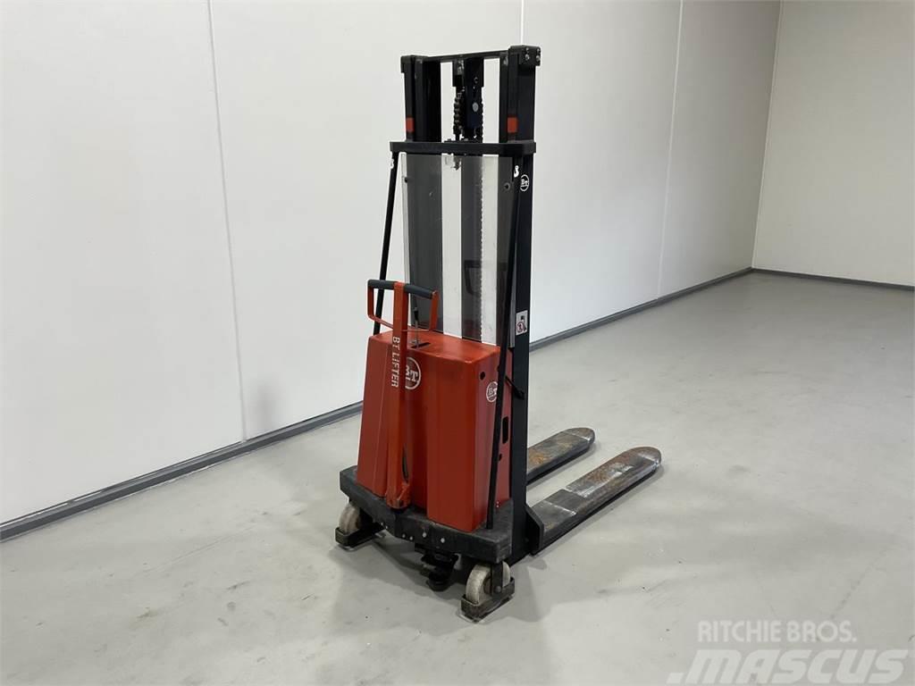BT SH 1000/7 Hand pallet stackers