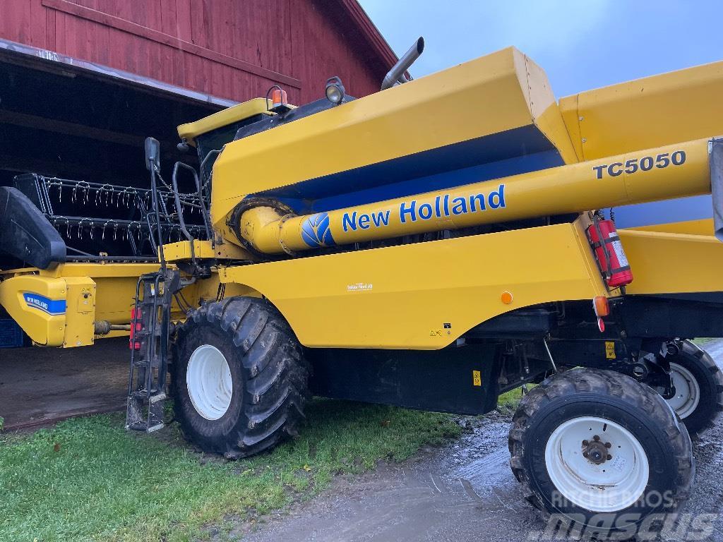 New Holland TC5050 15fot 373tim! Combine harvesters