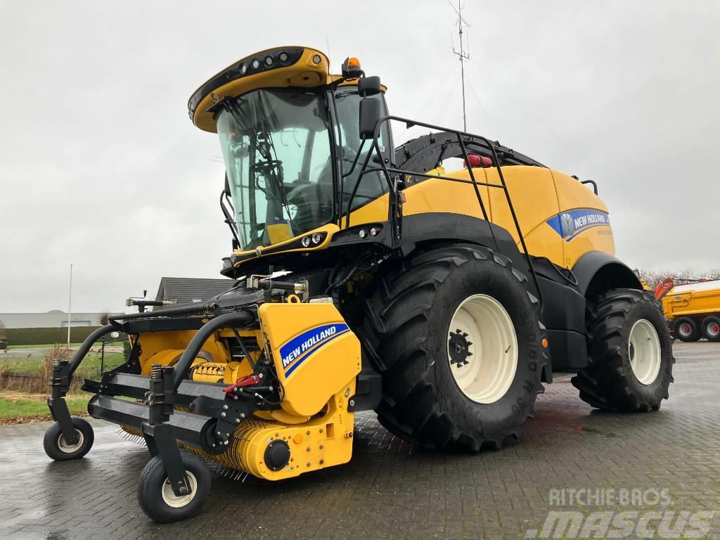 New Holland FR 550 + gras pick-up + 8 rij maaisbek Self-propelled foragers