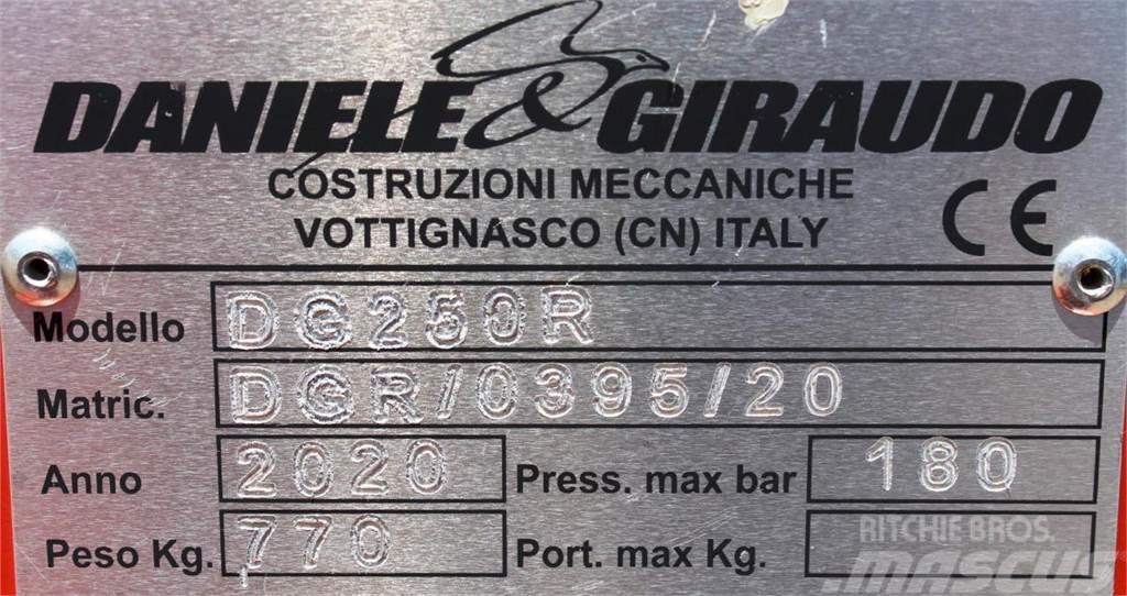  Heckbagger DG 250 R ( Daniele & Giraudo ) Front loader accessories