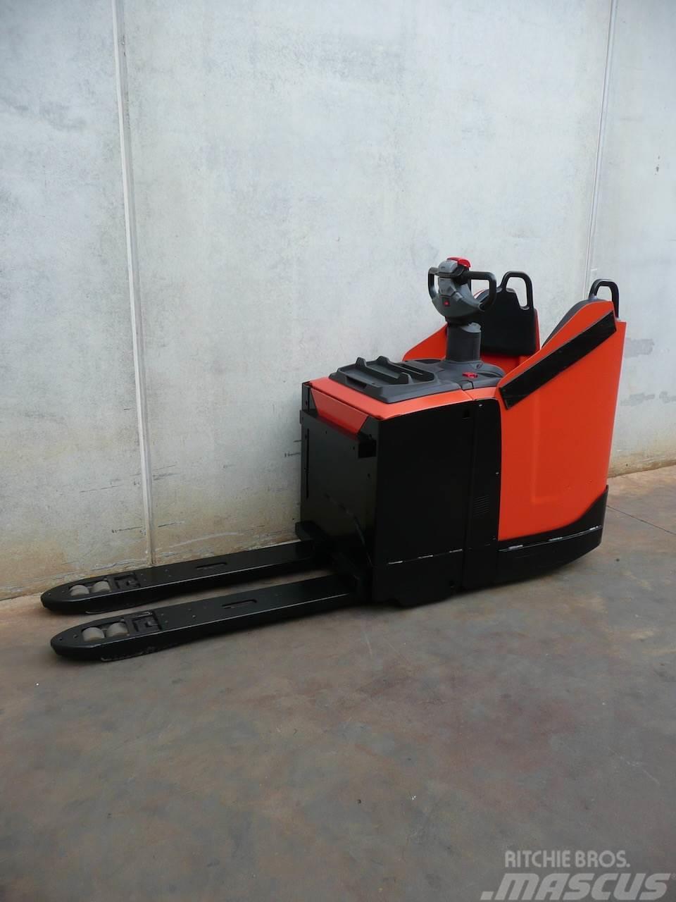 BT LPE 250 Low lifter with platform