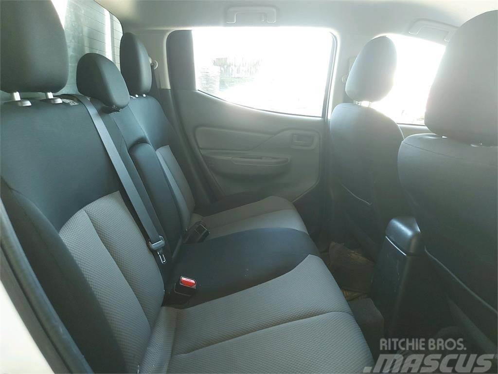 Mitsubishi L200 2.5DI-D Double Cab M-PRO Panel vans