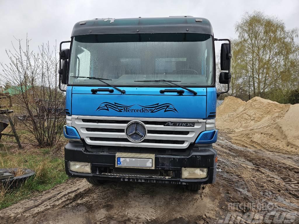 Mercedes-Benz 3240 Tipper trucks