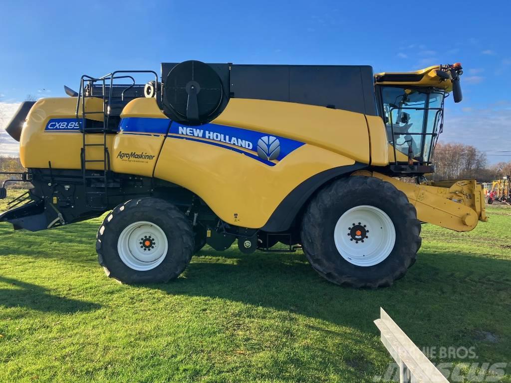 New Holland CX 8.85 Combine harvesters