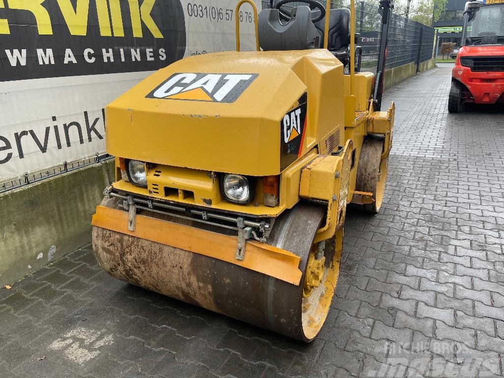 CAT CB 32 Twin drum rollers
