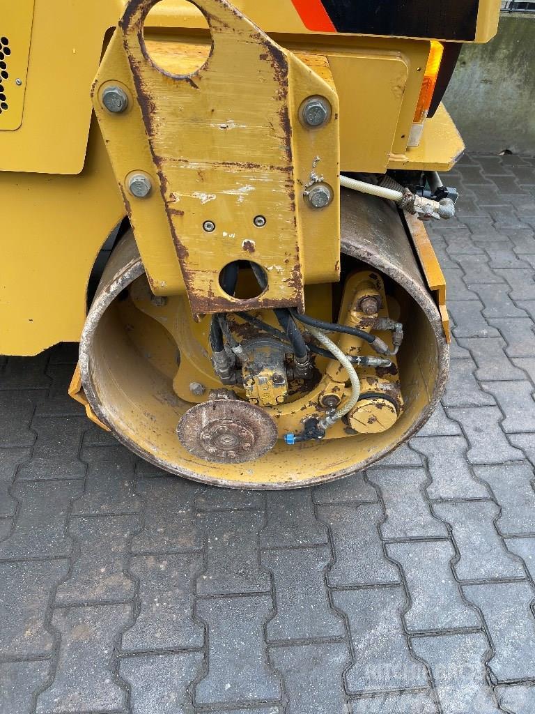 CAT CB 32 Twin drum rollers