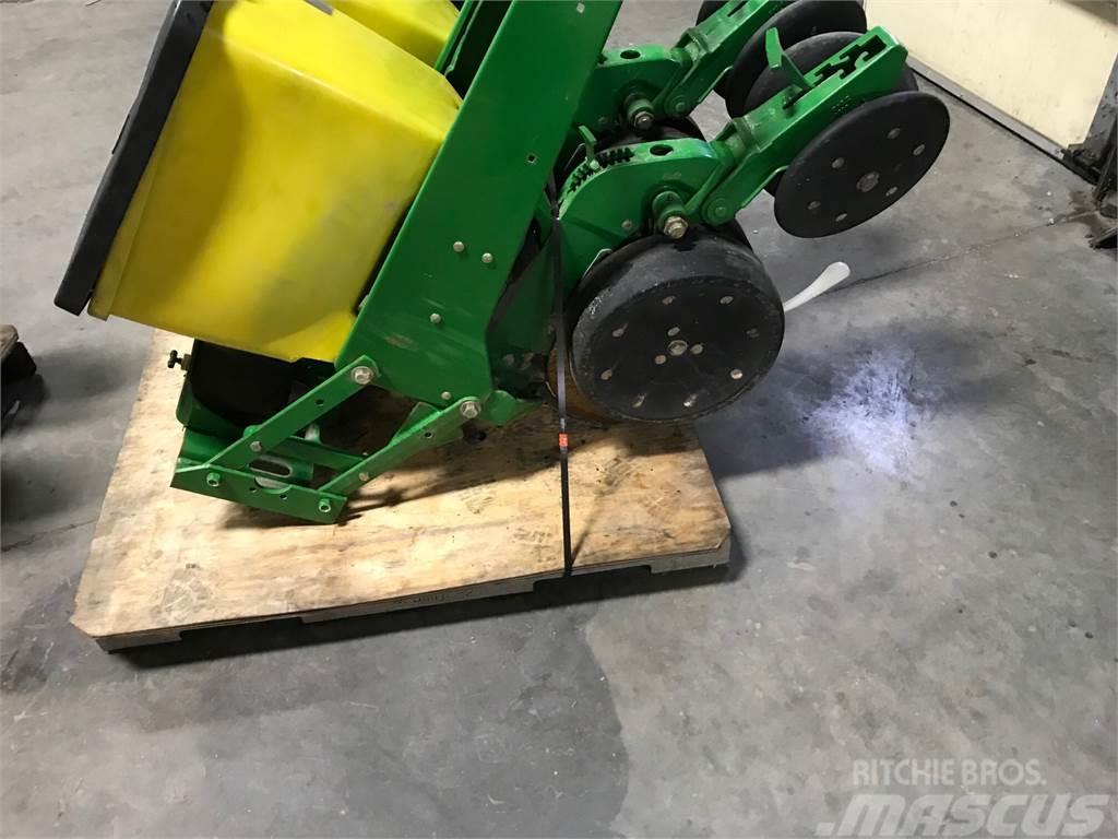 John Deere XP Row Unit w/ 1.6 bu hoppers Other sowing machines and accessories