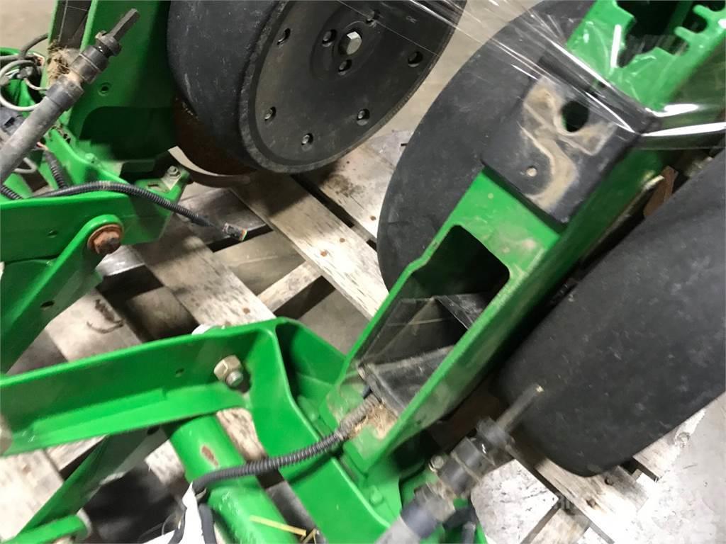 John Deere XP Row Unit w/ cable drive Other sowing machines and accessories
