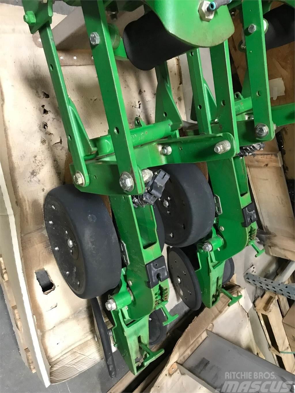 John Deere XP row unit w/ closing wheels Other sowing machines and accessories