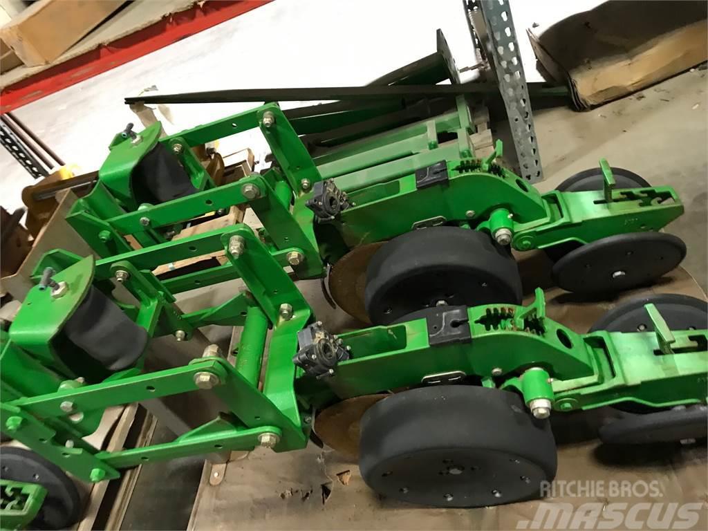 John Deere XP row unit w/ closing wheels Other sowing machines and accessories
