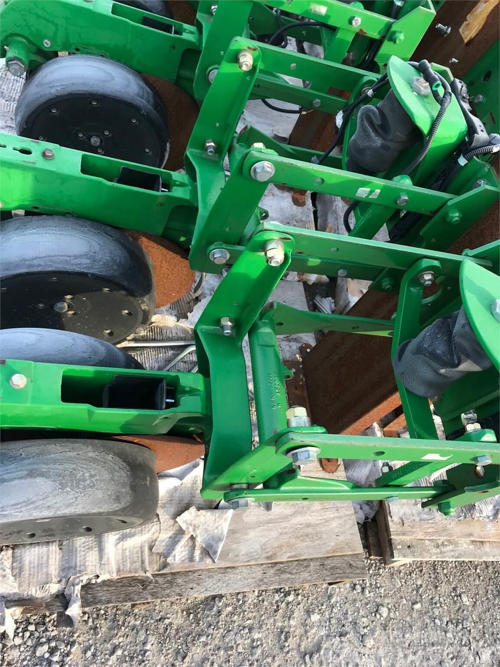 John Deere XP Row Unit w/ Pneumatic DP & Seed sensors Other sowing machines and accessories
