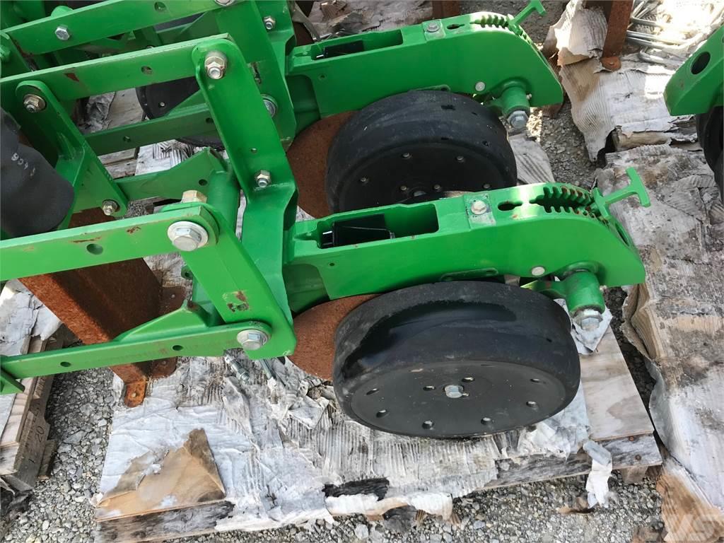 John Deere XP Row Unit w/ Pneumatic DP & Seed sensors Other sowing machines and accessories