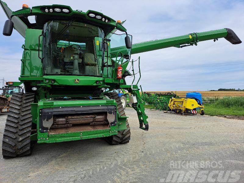 John Deere S780 Combine harvesters