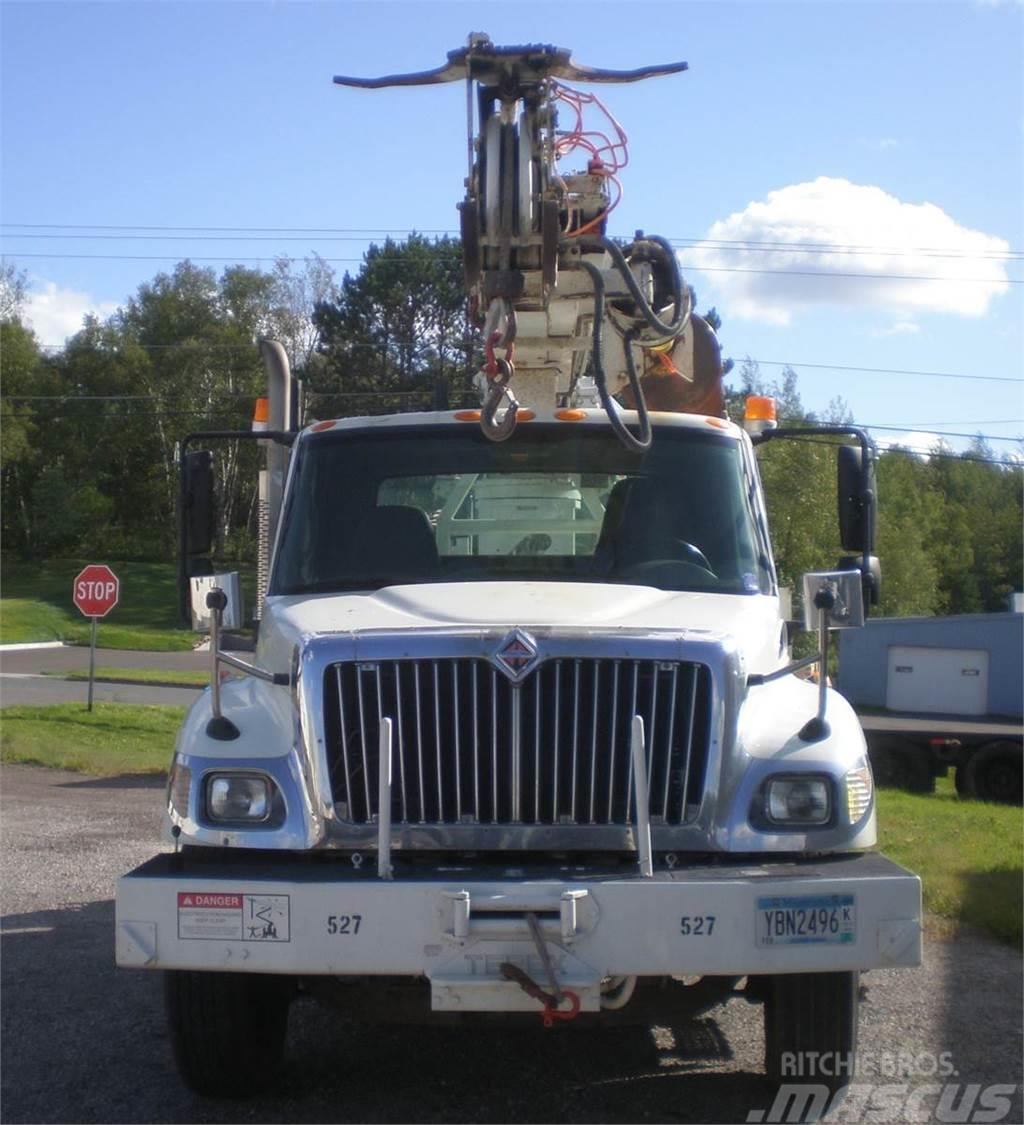 International 7400 Mobile drill rig trucks