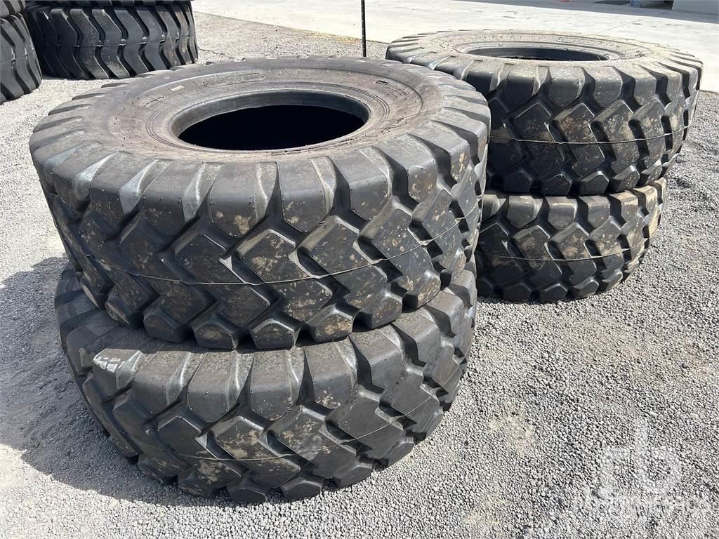  SUREGRIP Quantity of (4) 20.5x25 (Unused) Tyres, wheels and rims