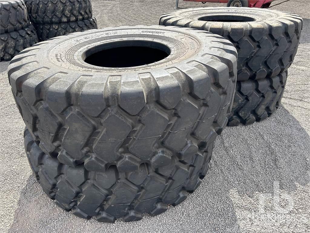  SUREGRIP Quantity of (4) 23.5x25 (Unused) Tyres, wheels and rims