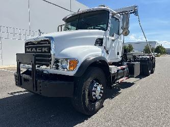 Mack CV 713