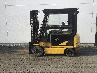 Hyundai 32B-7
