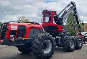 Komatsu 951