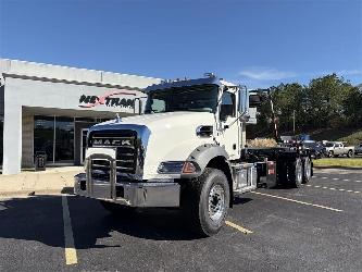 Mack GR64B