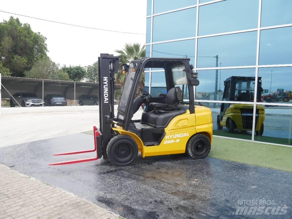 Hyundai 25 D-9 Wózki Diesla
