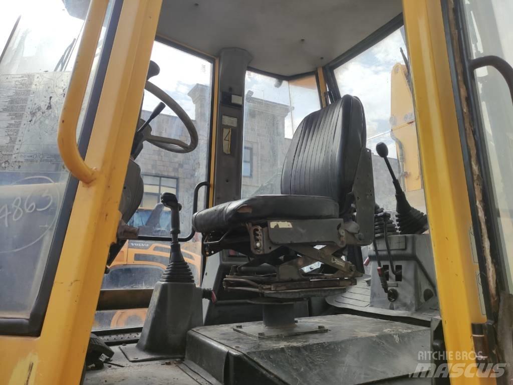 Komatsu WB 92 A Koparko-ładowarki