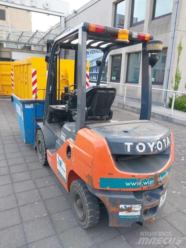 Toyota 8 FDF 25 Wózki Diesla