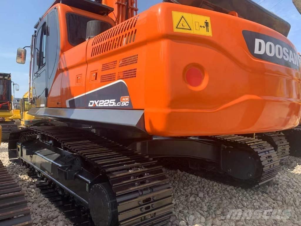 Doosan DX 225 Koparki gąsienicowe