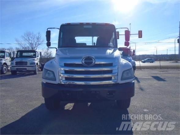 Hino 338 Pojazdy pod zabudowę