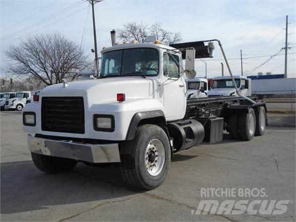 Mack RD600 Hakowce