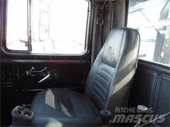 Mack RD600 Hakowce