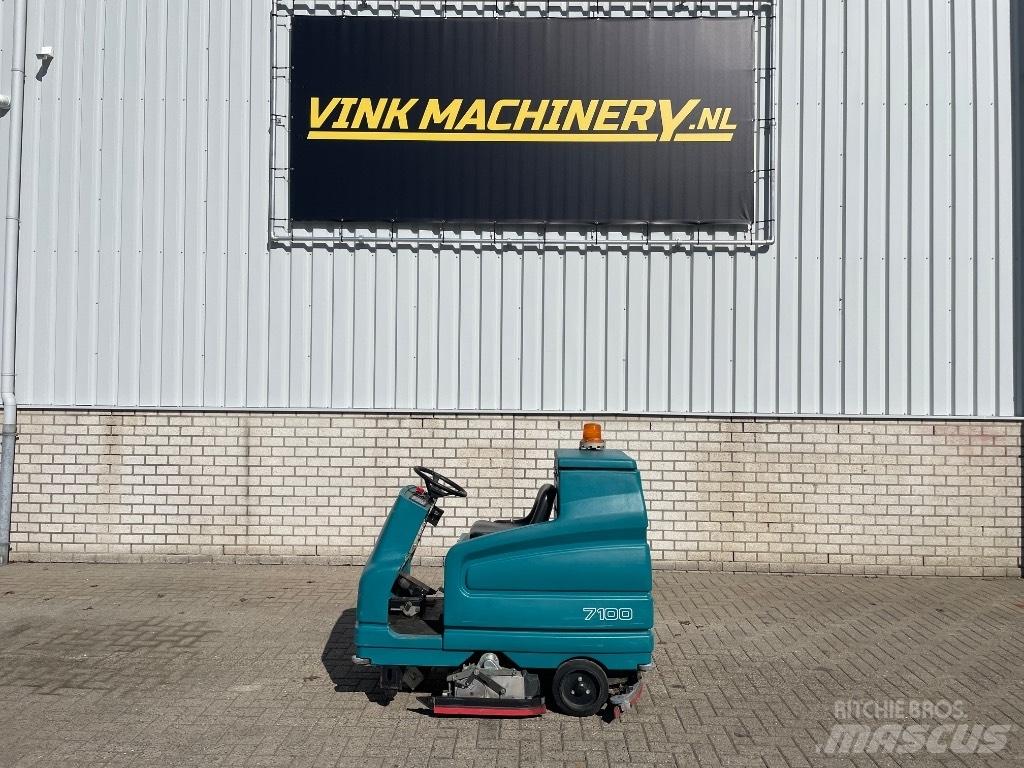 Tennant 7100 Zamiatarki - Zgarniarki - Odśnieżarki
