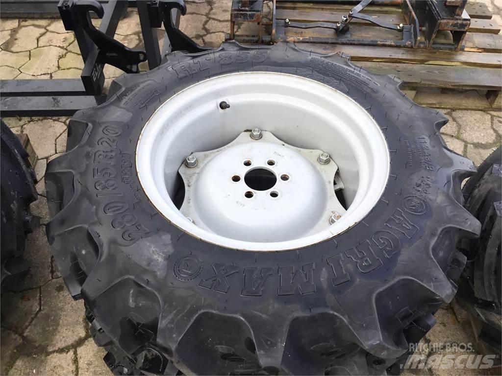 BKT 280/85R20 Opony, koła i felgi