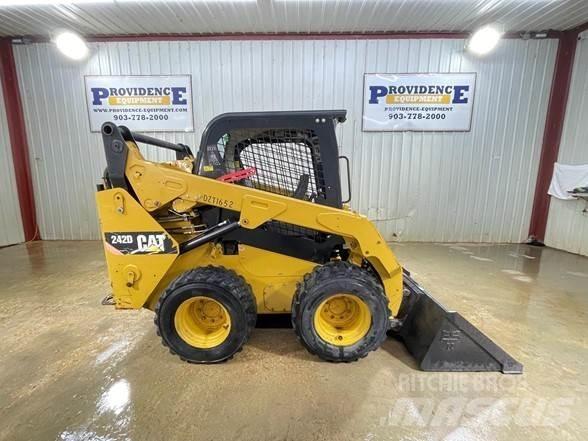 CAT 242D Ładowarki burtowe