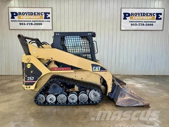 CAT 257 Ładowarki burtowe