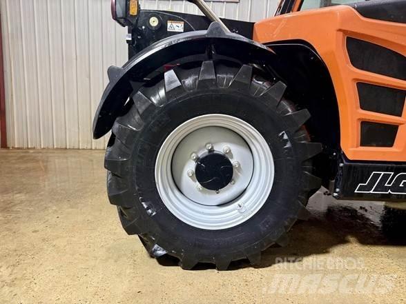 JLG 823 Ładowarki teleskopowe