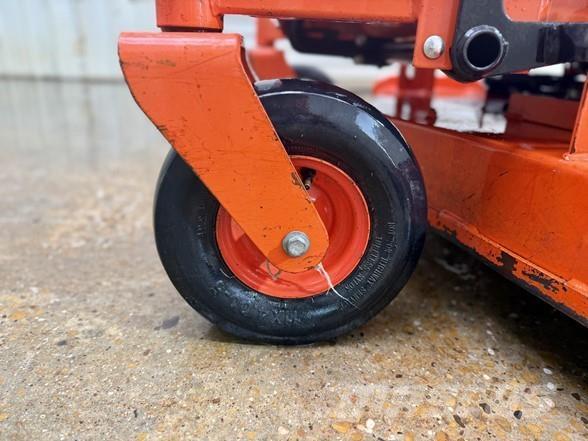 Kubota Z125S Kosiarki o zerowym promieniu skrętu