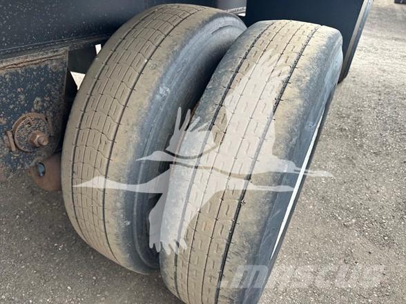 Utility 4000AE Platformy / Naczepy z otwieranymi burtami