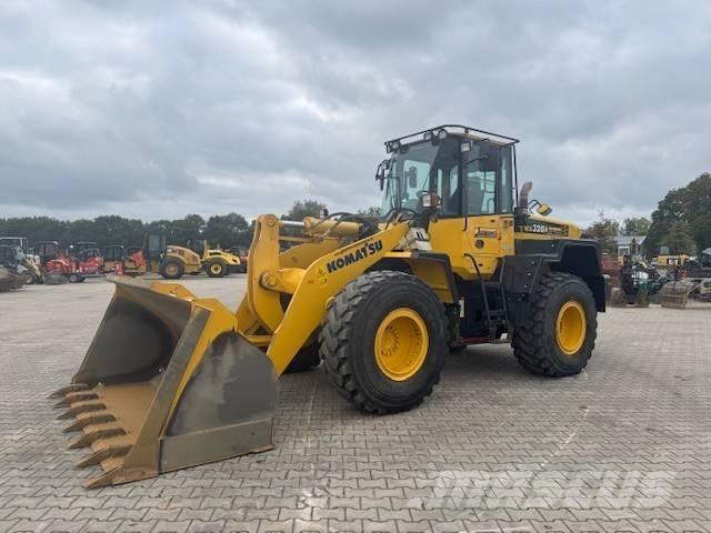 Komatsu WA 320 Ładowarki kołowe