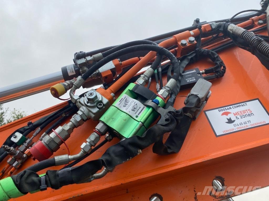 Doosan DX 140 W -5 Żurawie szosowo-terenowe