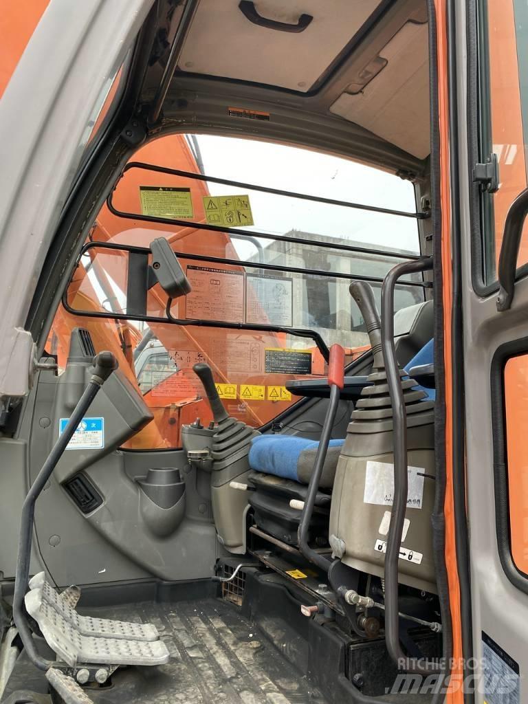 Hitachi 135 Koparki gąsienicowe