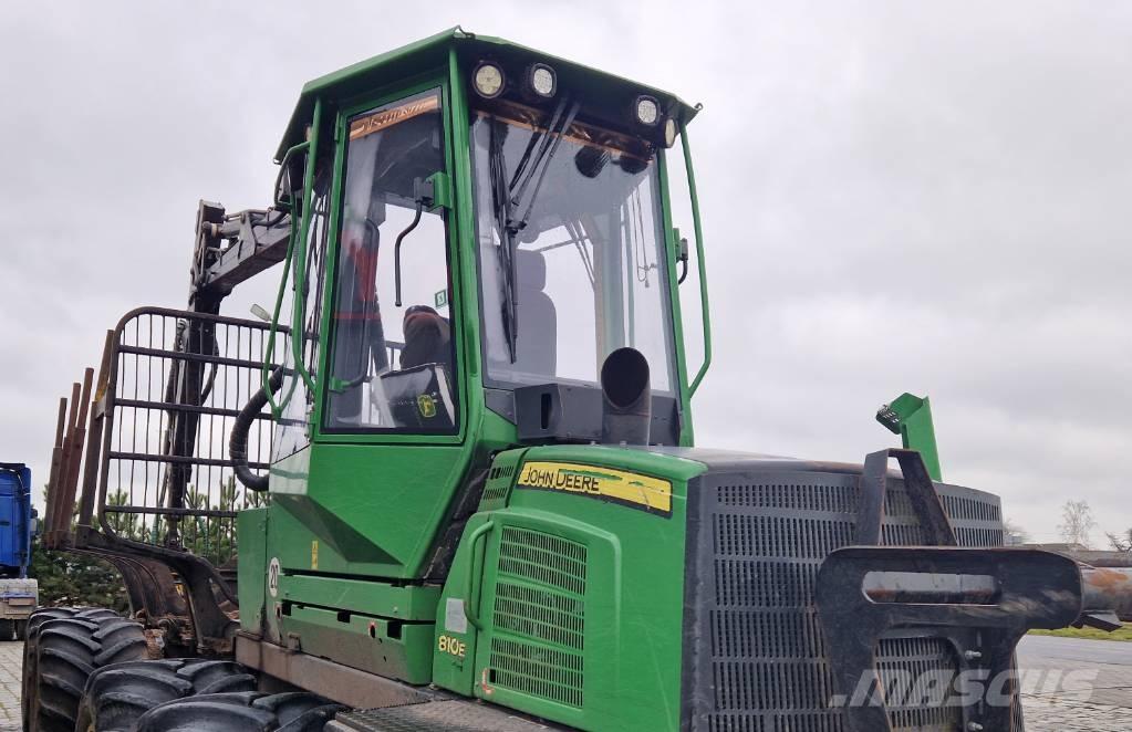John Deere 810 E Forwardery