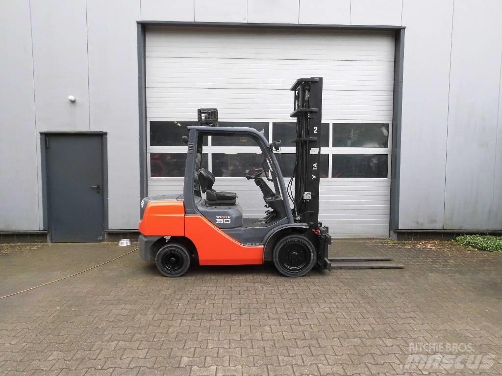 Toyota 02-8 FD 30 Wózki Diesla