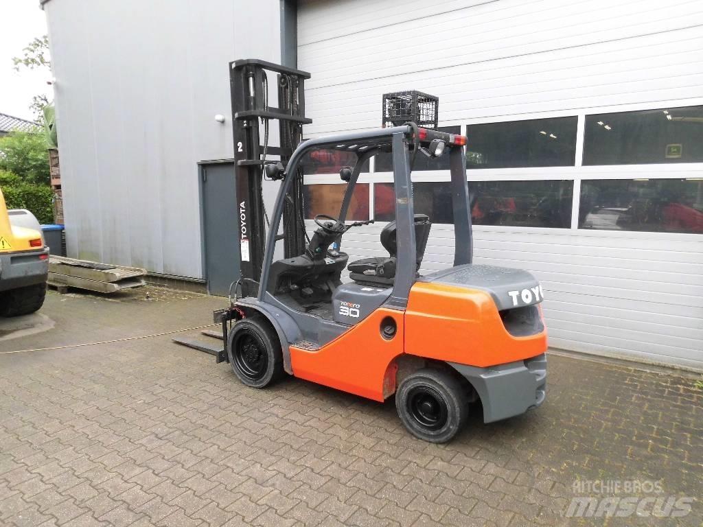Toyota 02-8 FD 30 Wózki Diesla