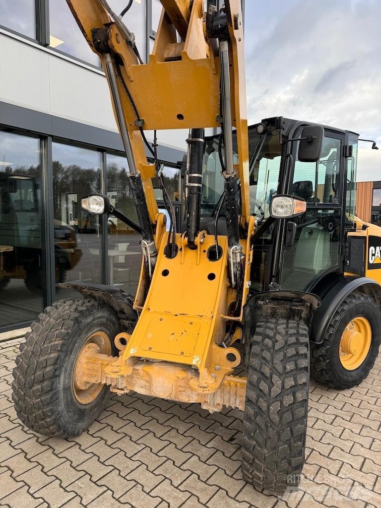 CAT 906M Ładowarki kołowe