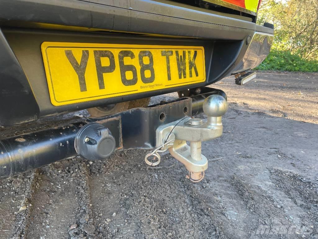 Nissan Navara Pick-upy / Pojazdy z otwieranymi burtami