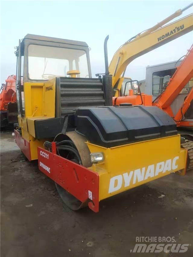 Dynapac CC211 Walce jednobębnowe